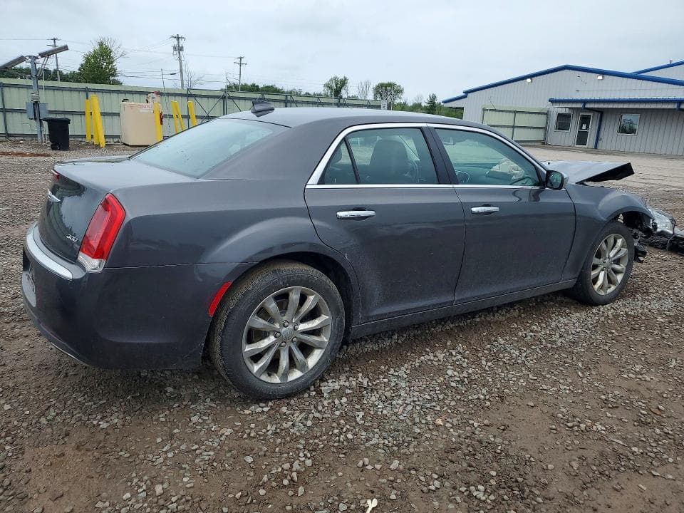 2018 CHRYSLER 300 LIMITED 3