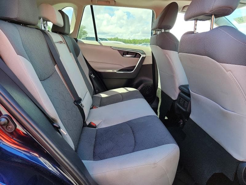 2021 TOYOTA RAV4 XLE 11