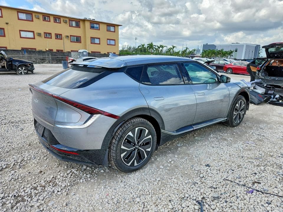 2022 KIA EV6 WIND 3