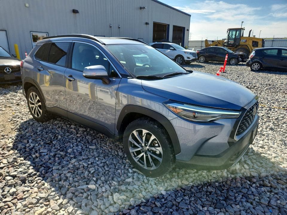 2022 TOYOTA COROLLA CROSS XLE 4