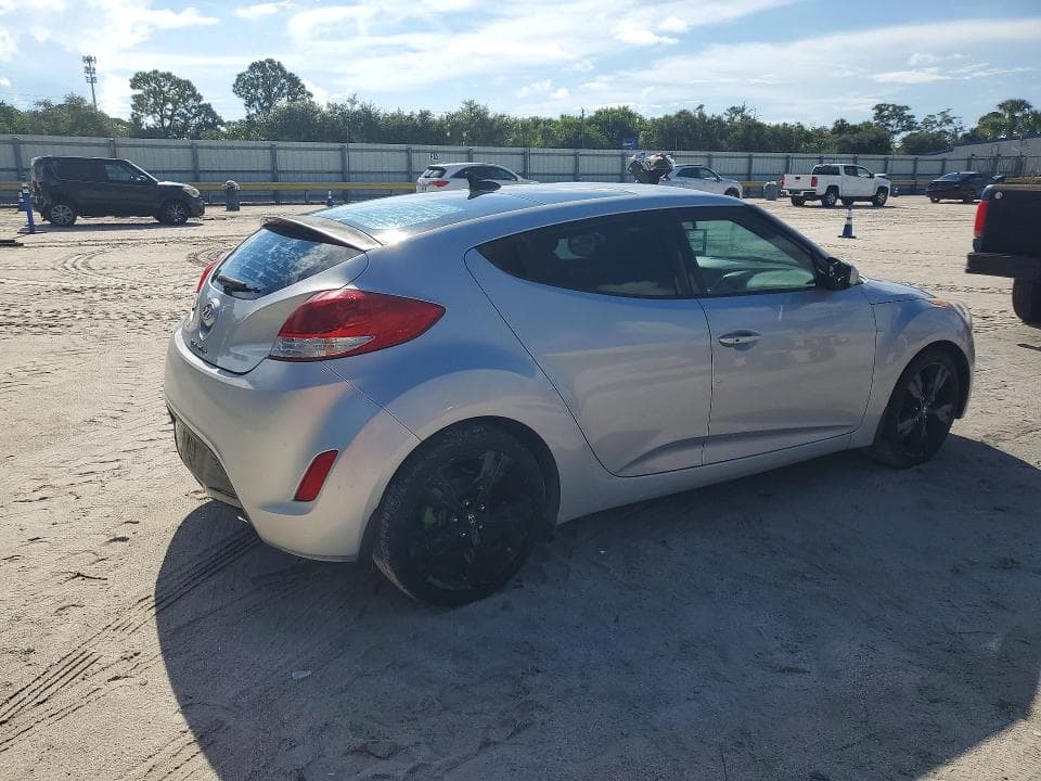 2017 HYUNDAI VELOSTER VALUE EDITION 3