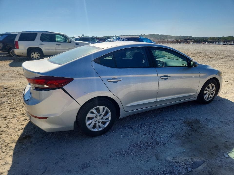 2018 HYUNDAI ELANTRA SE 3