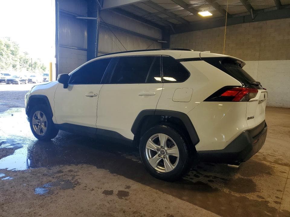 2021 TOYOTA RAV4 XLE 2