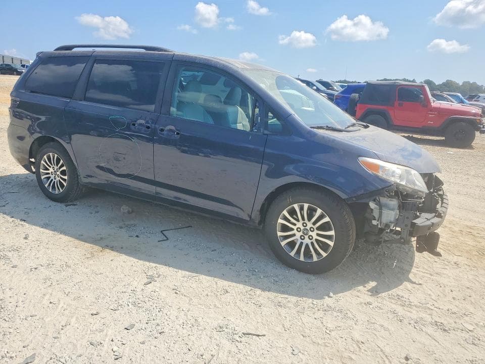 2018 TOYOTA SIENNA XLE 8-PASSENGER 4