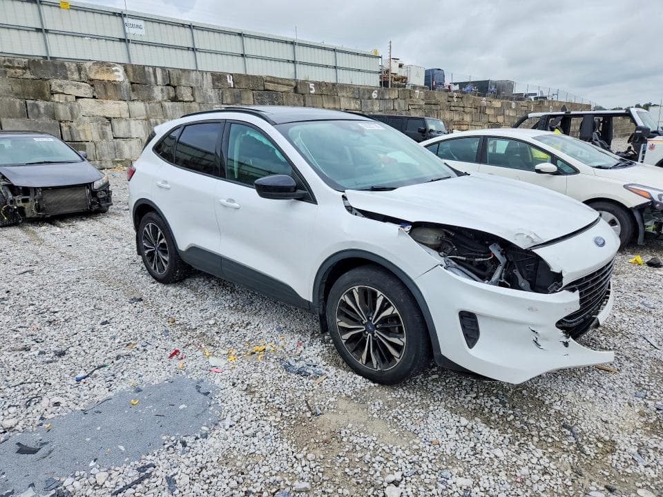 2021 FORD ESCAPE SE 4