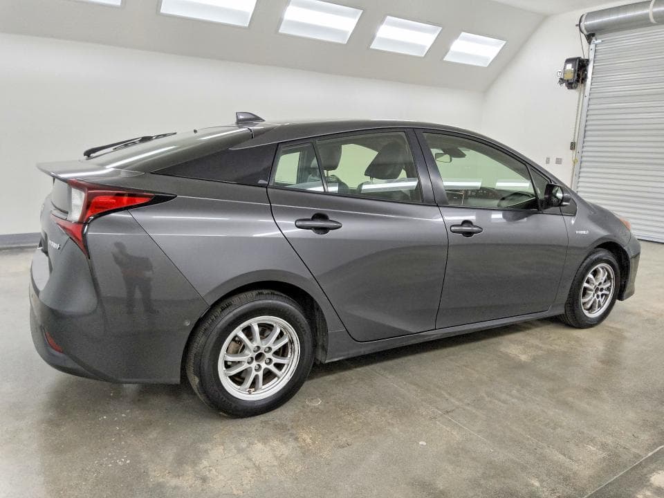 2021 TOYOTA PRIUS LE 3