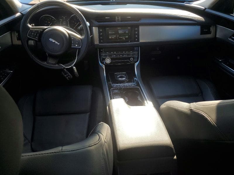 2017 JAGUAR XF PREMIUM 8