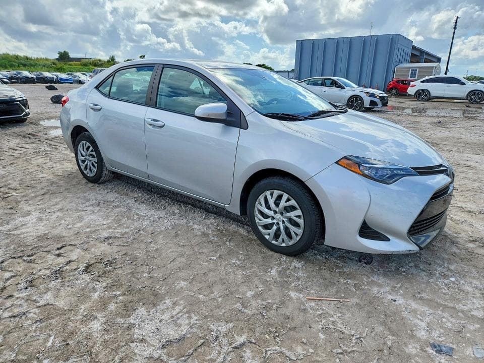 2017 TOYOTA COROLLA LE 4