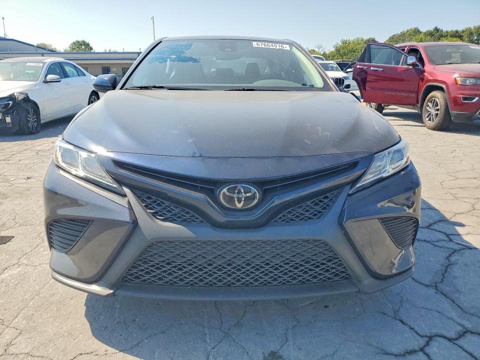 2020 TOYOTA CAMRY SE 5