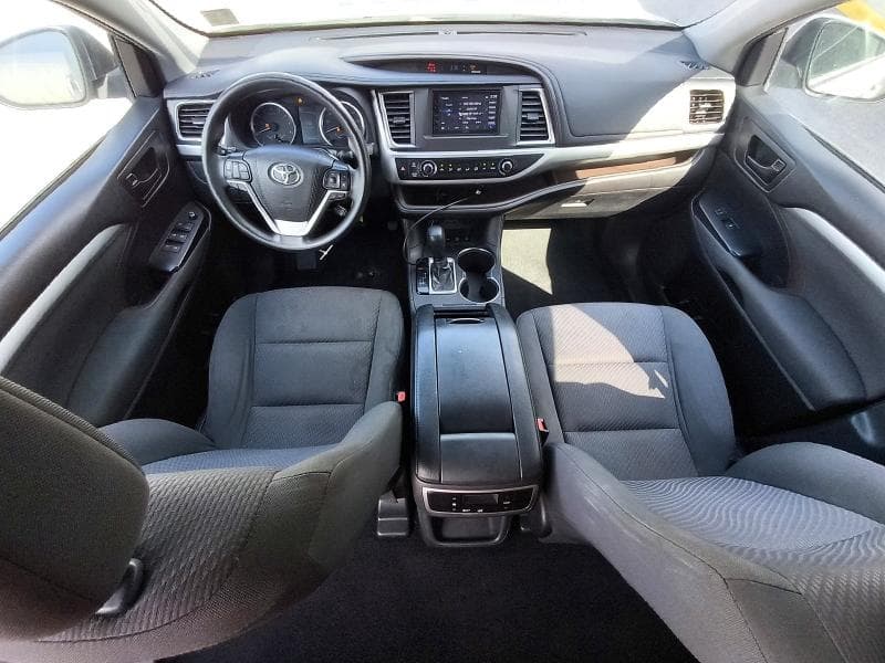 2019 TOYOTA HIGHLANDER LE 8