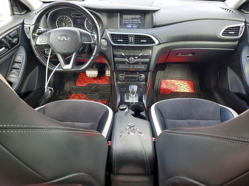 2017 INFINITI QX30 BASE 8