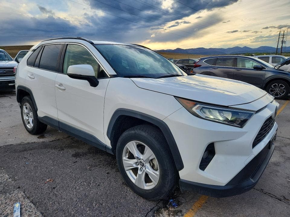 2019 TOYOTA RAV4 XLE 4