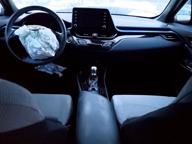 2019 TOYOTA C-HR XLE 8