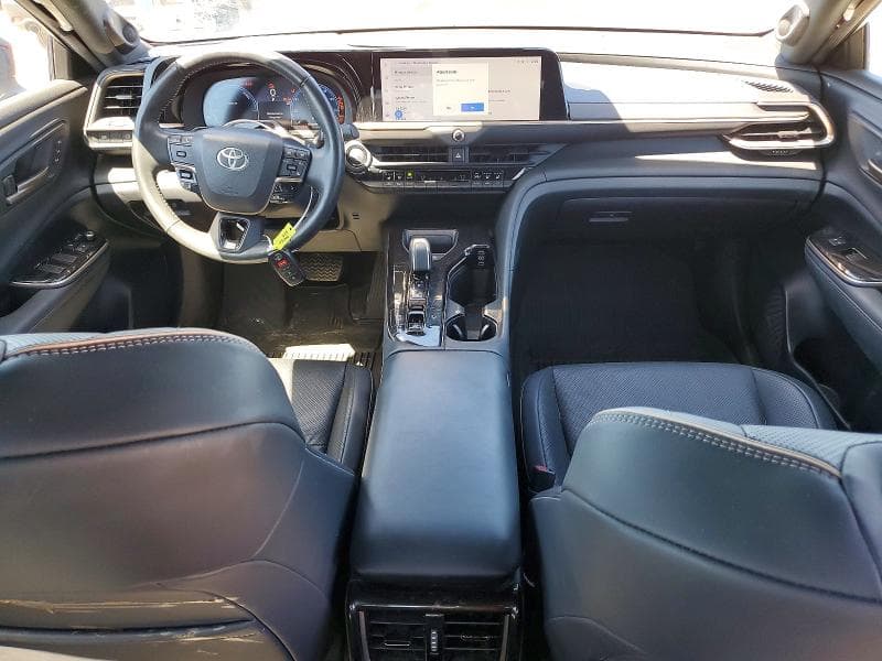 2024 TOYOTA CROWN PLATINUM 8