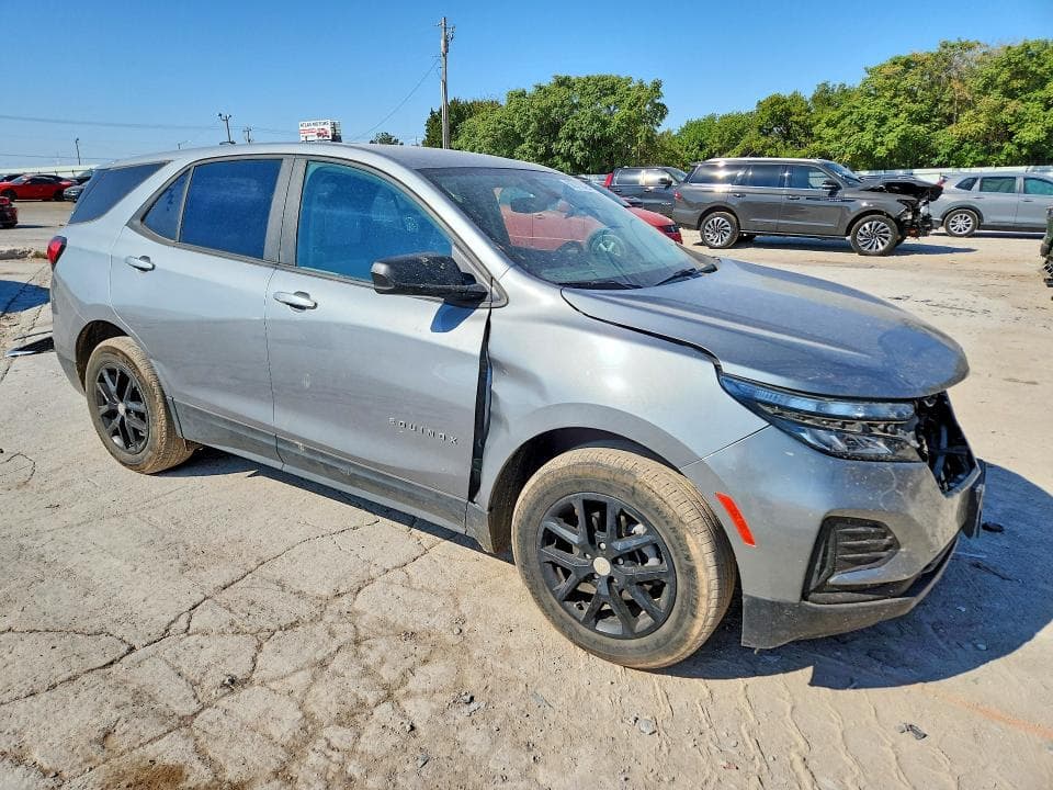 2023 CHEVROLET EQUINOX LS 4