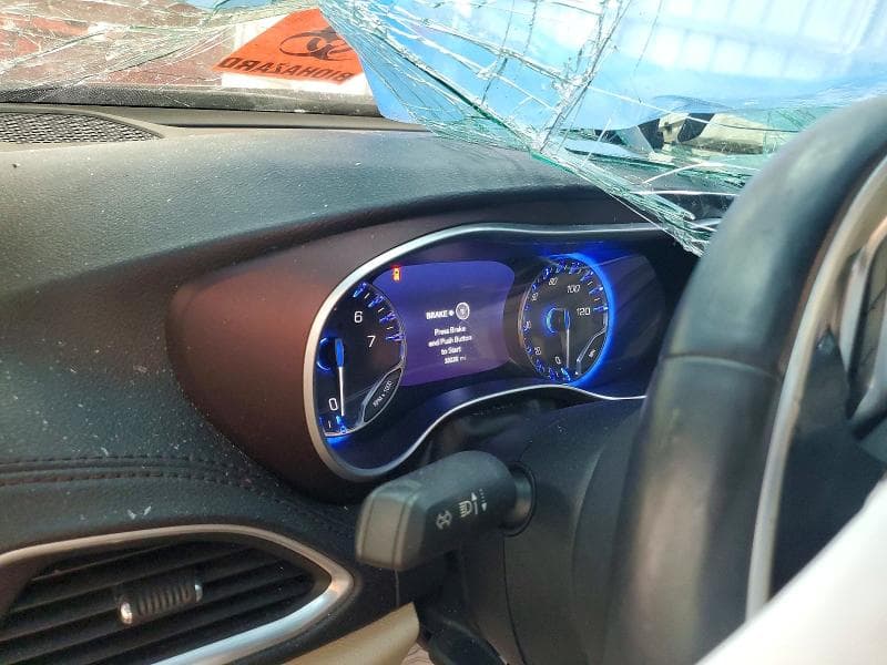 2017 CHRYSLER PACIFICA LIMITED 9
