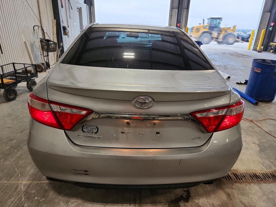 2017 TOYOTA CAMRY SE 6