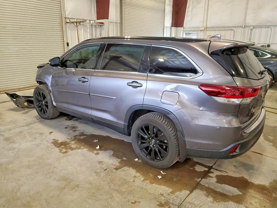 2019 TOYOTA HIGHLANDER SE 2