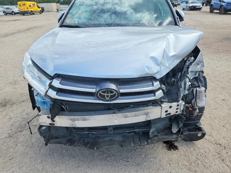 2018 TOYOTA HIGHLANDER XLE 12