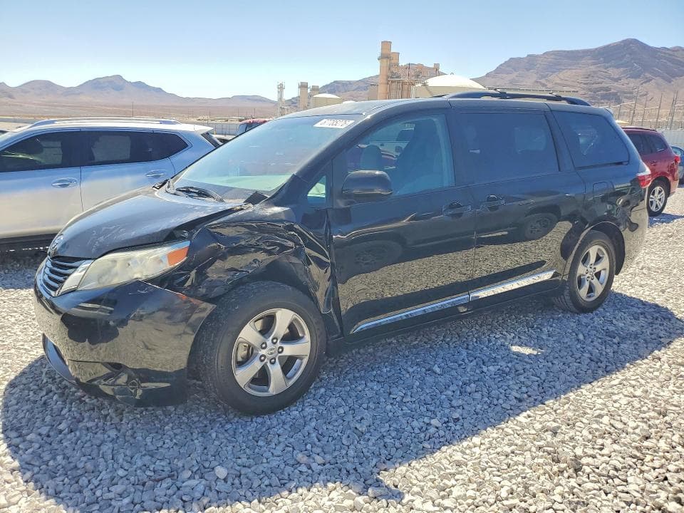 2017 TOYOTA SIENNA LE - 1
