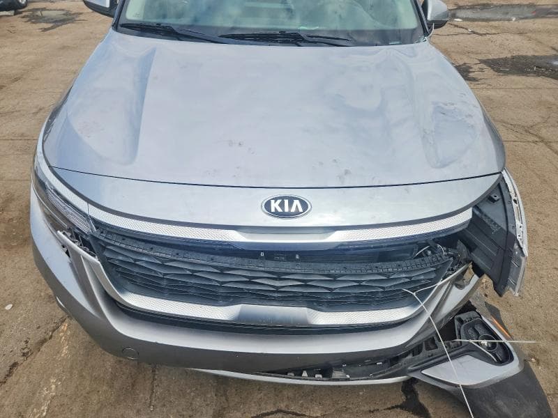 2021 KIA SELTOS S 11
