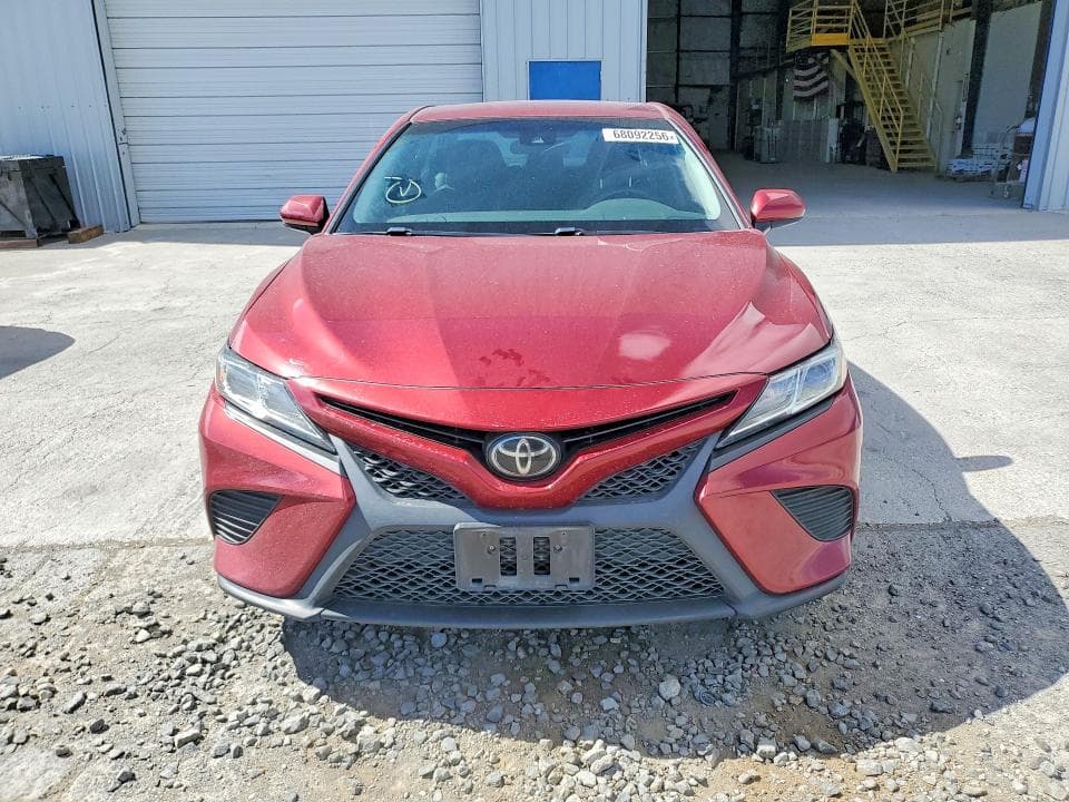 2018 TOYOTA CAMRY SE 5