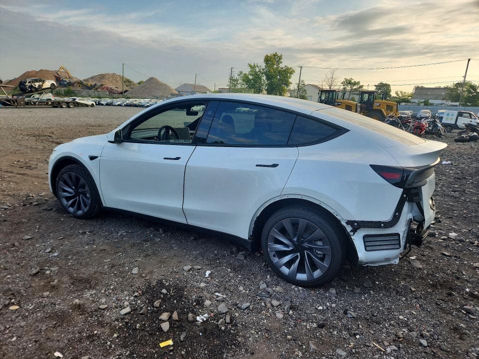 2026 TESLA MODEL Y 2