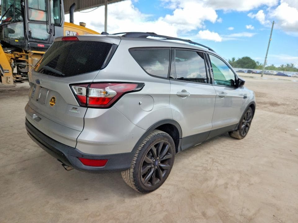 2017 FORD ESCAPE SE 3