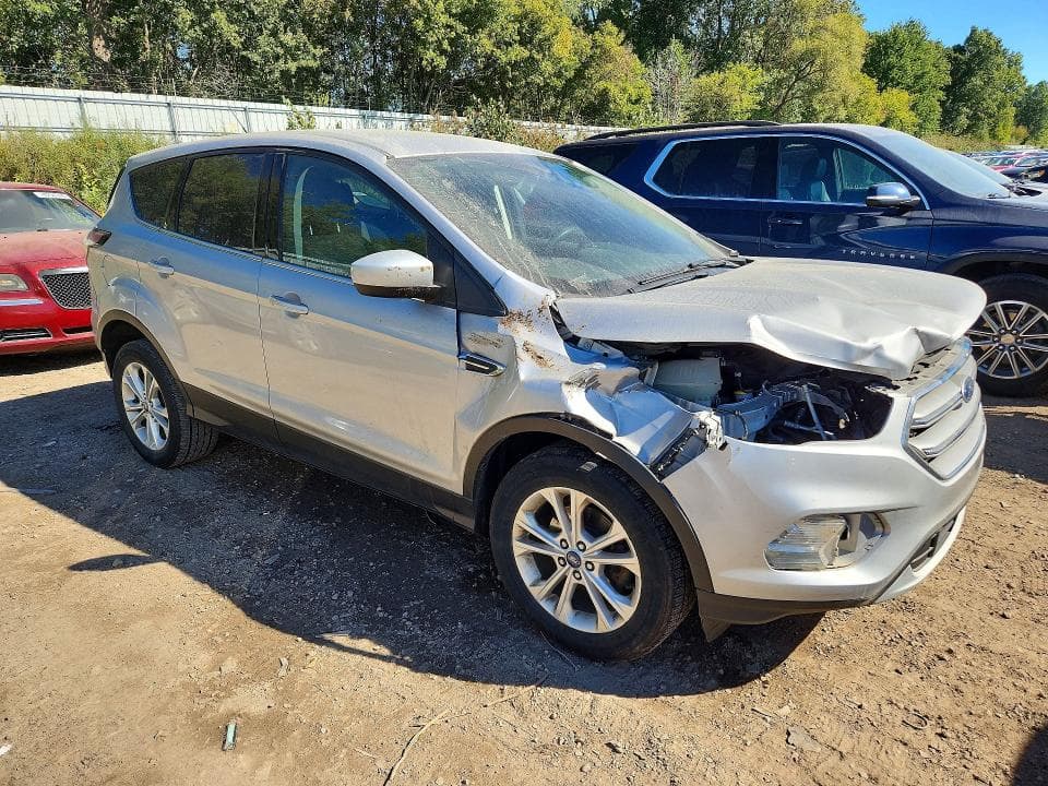 2017 FORD ESCAPE SE 4