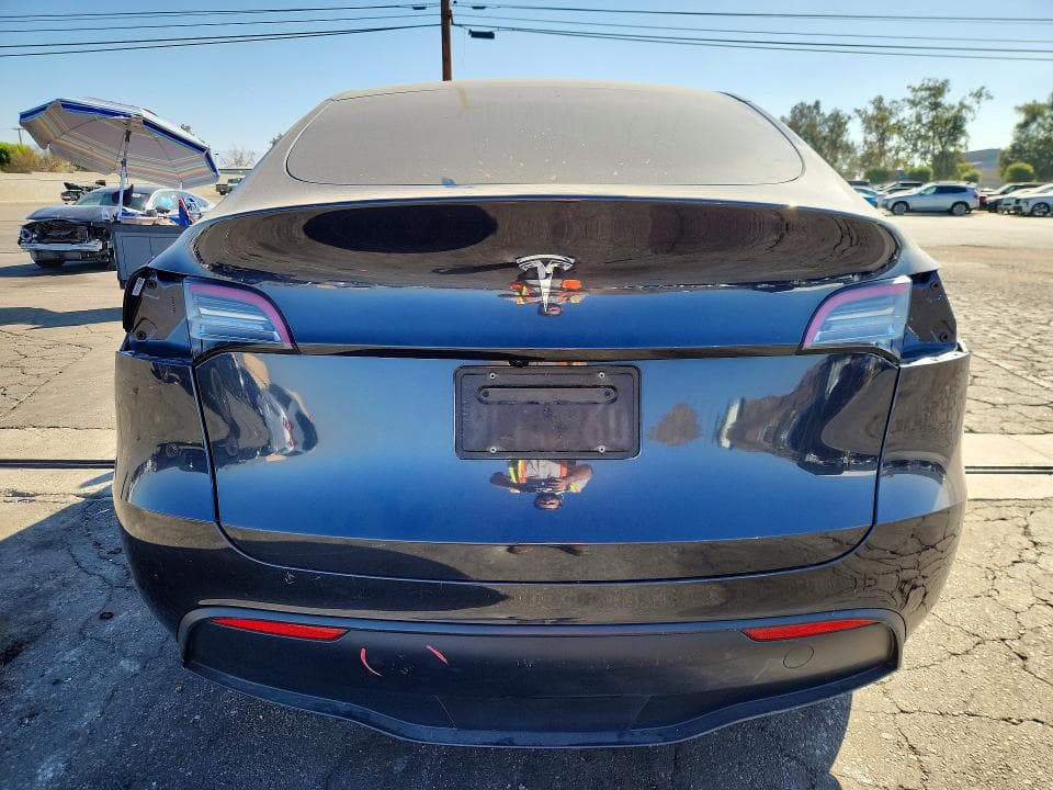 2024 TESLA MODEL Y 6