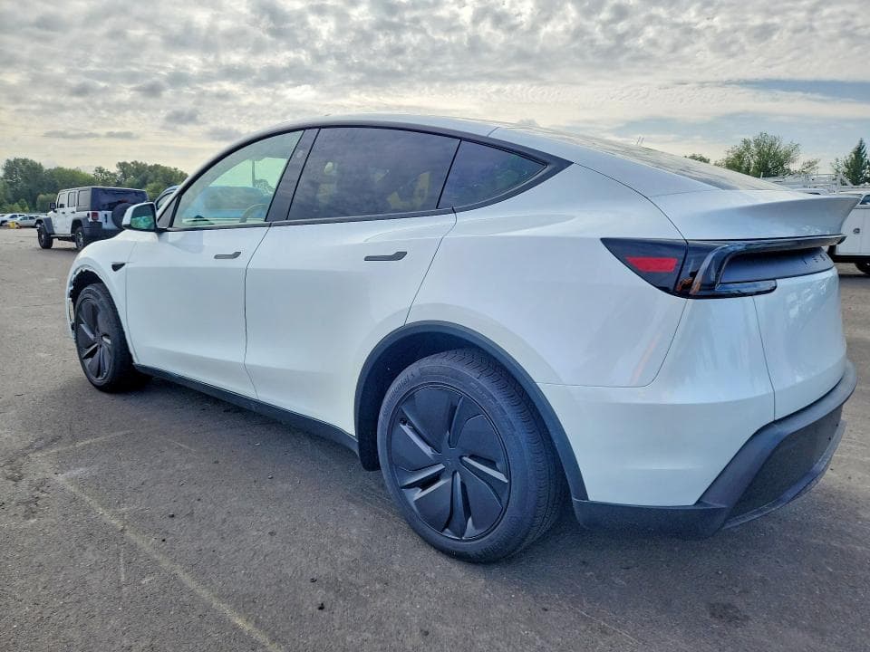 2026 TESLA MODEL Y 2