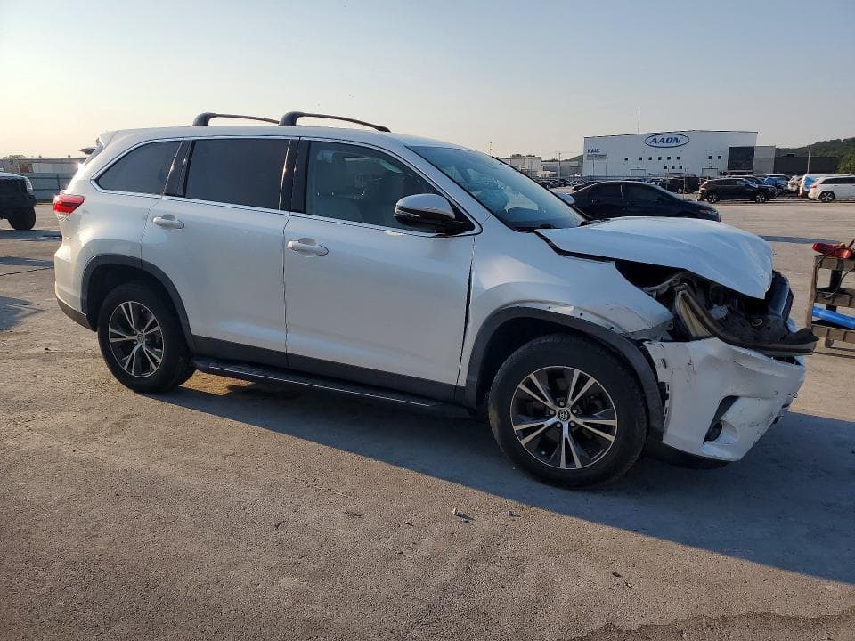 2019 TOYOTA HIGHLANDER LE 4