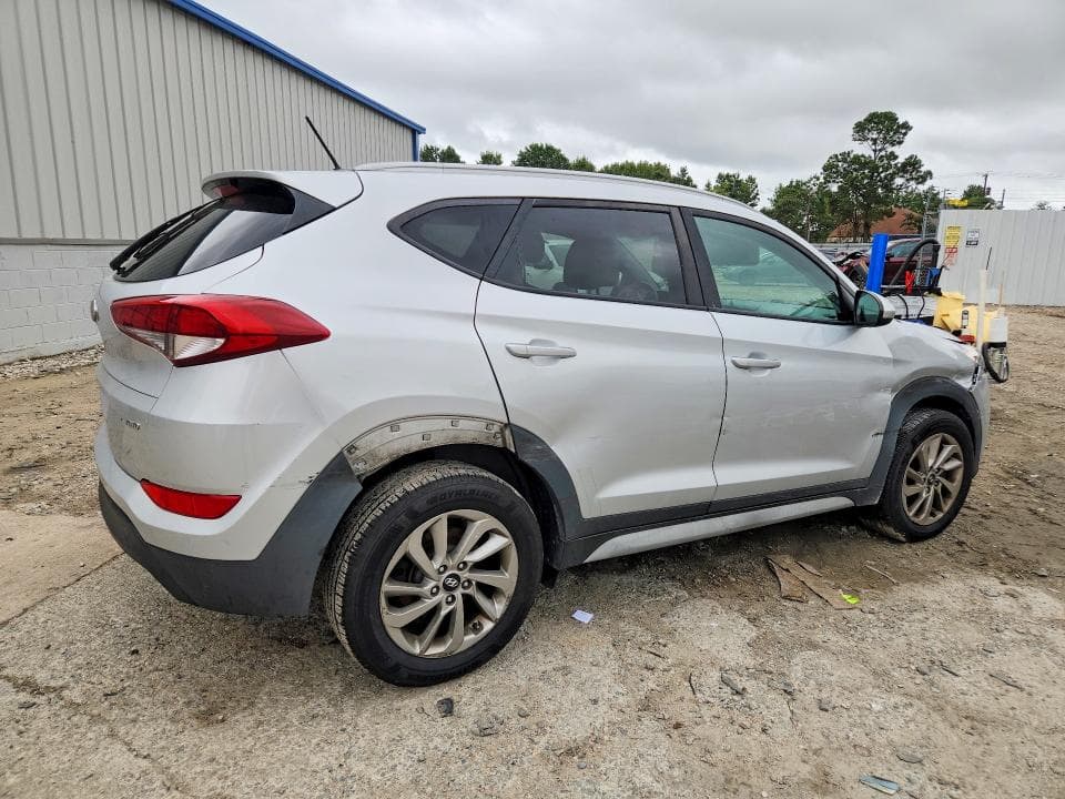 2017 HYUNDAI TUCSON SE 3