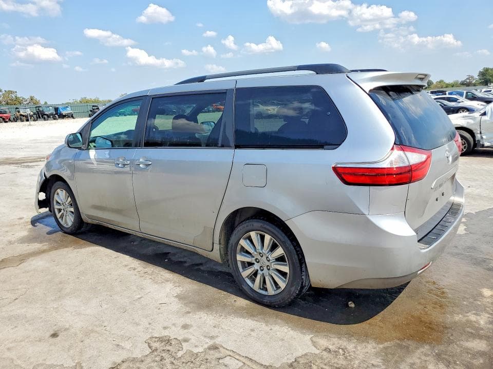 2017 TOYOTA SIENNA LE 2