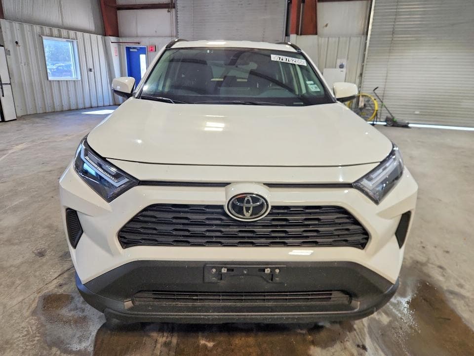 2025 TOYOTA RAV4 XLE 5