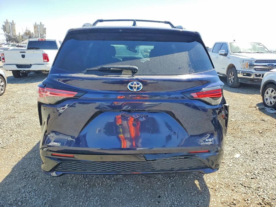 2022 TOYOTA SIENNA XSE 6