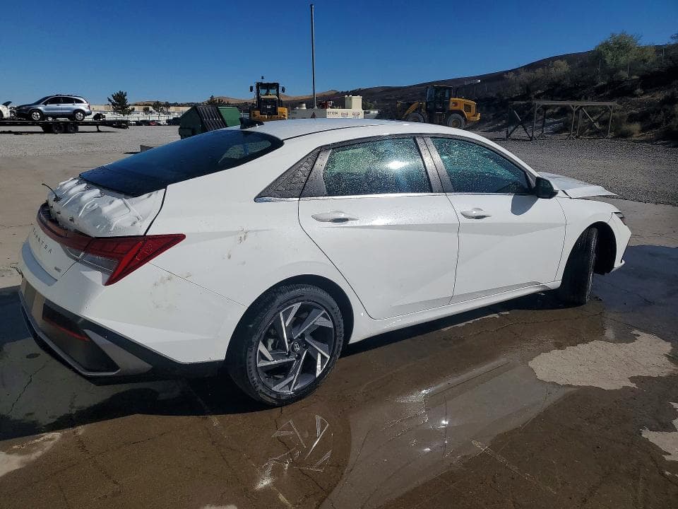 2025 HYUNDAI ELANTRA LIMITED 3