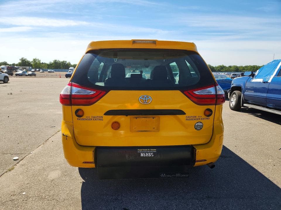 2018 TOYOTA SIENNA L 6