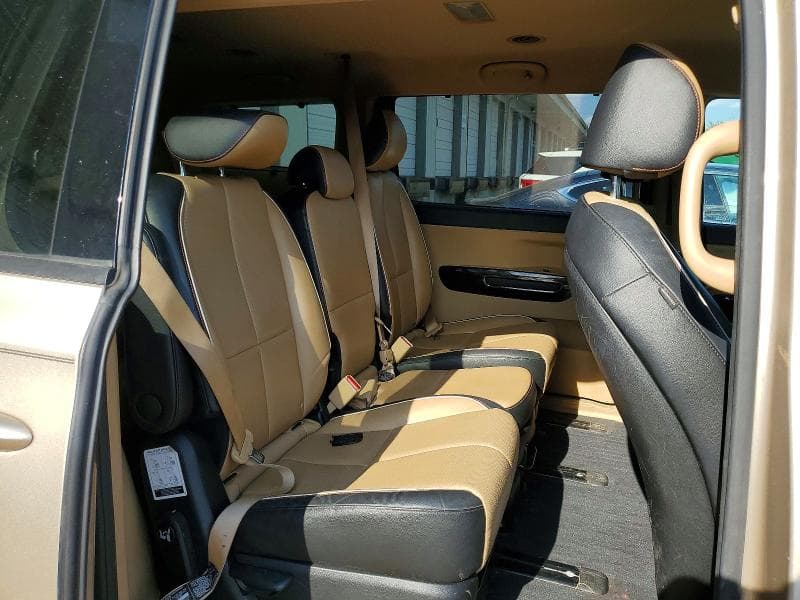 2017 KIA SEDONA EX 11