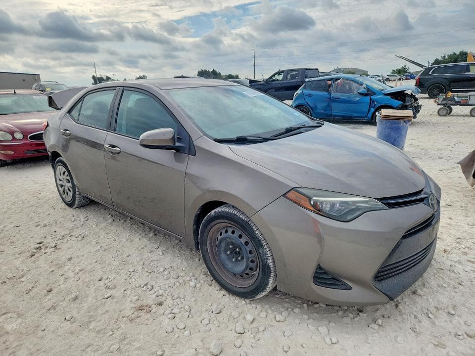 2017 TOYOTA COROLLA LE 4