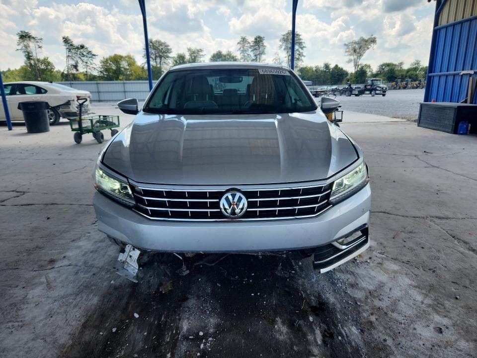 2018 VOLKSWAGEN PASSAT SE 5