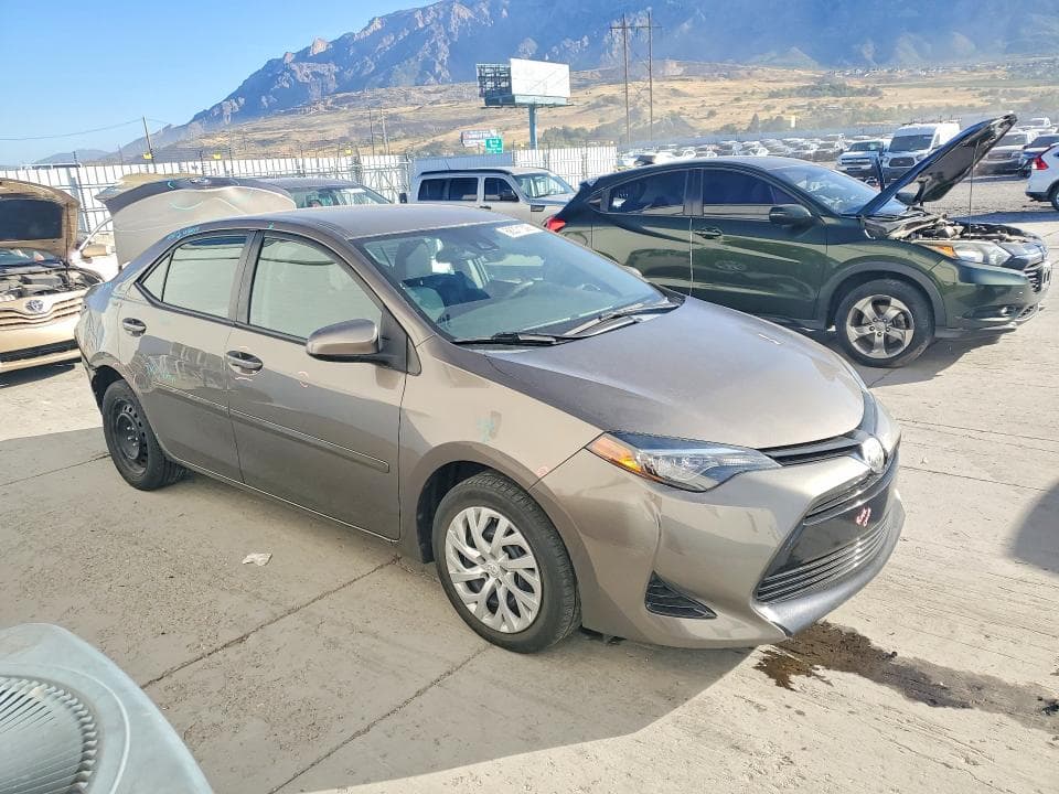 2017 TOYOTA COROLLA LE 4