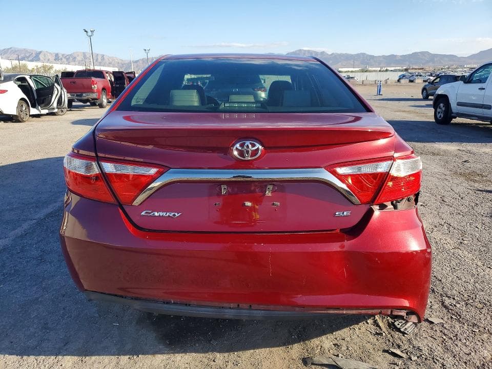 2017 TOYOTA CAMRY SE 6