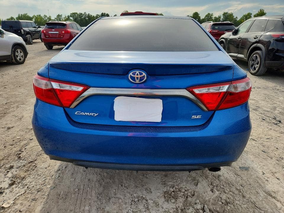 2017 TOYOTA CAMRY SE 6