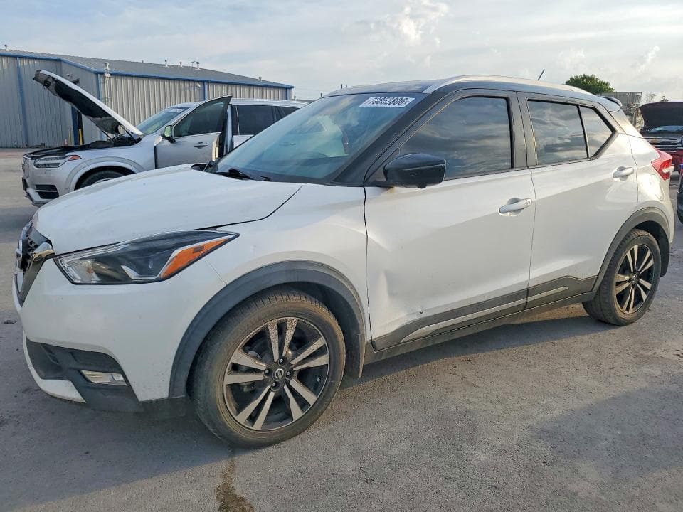 2018 NISSAN KICKS SR
