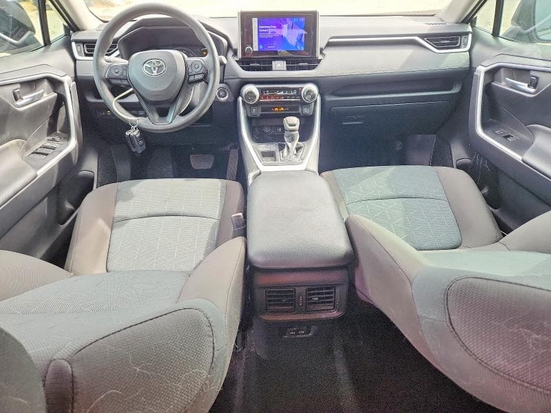2025 TOYOTA RAV4 XLE 8