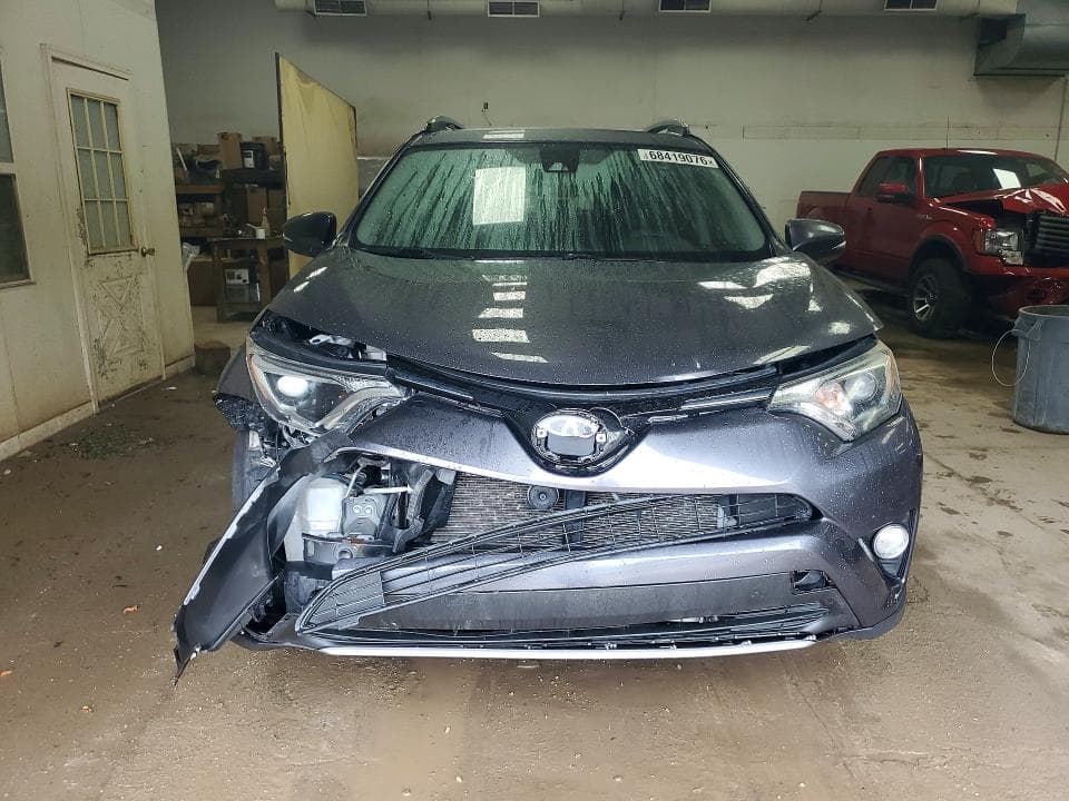 2017 TOYOTA RAV4 XLE 5