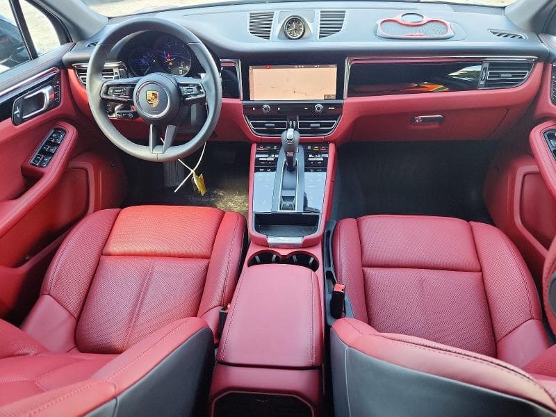 2026 PORSCHE MACAN BASE 8
