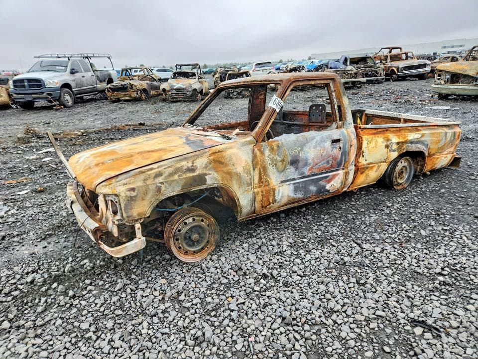 1985 TOYOTA PICKUP 1/2 TON RN50