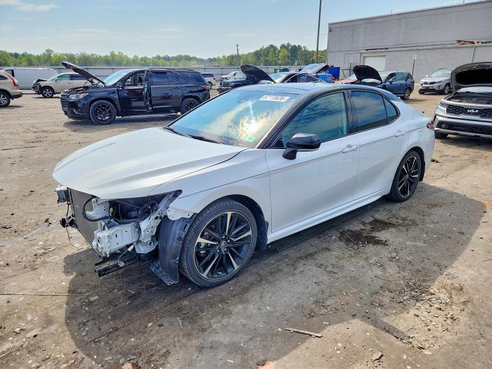 2019 TOYOTA CAMRY XSE - 1
